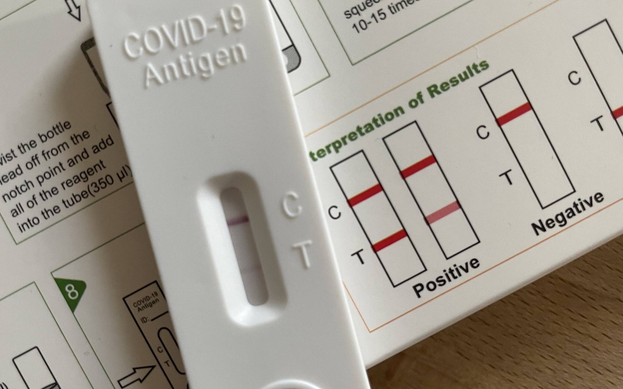 Corona Test: Zwei Striche – Was bedeutet das und was nun? Dein Ratgeber