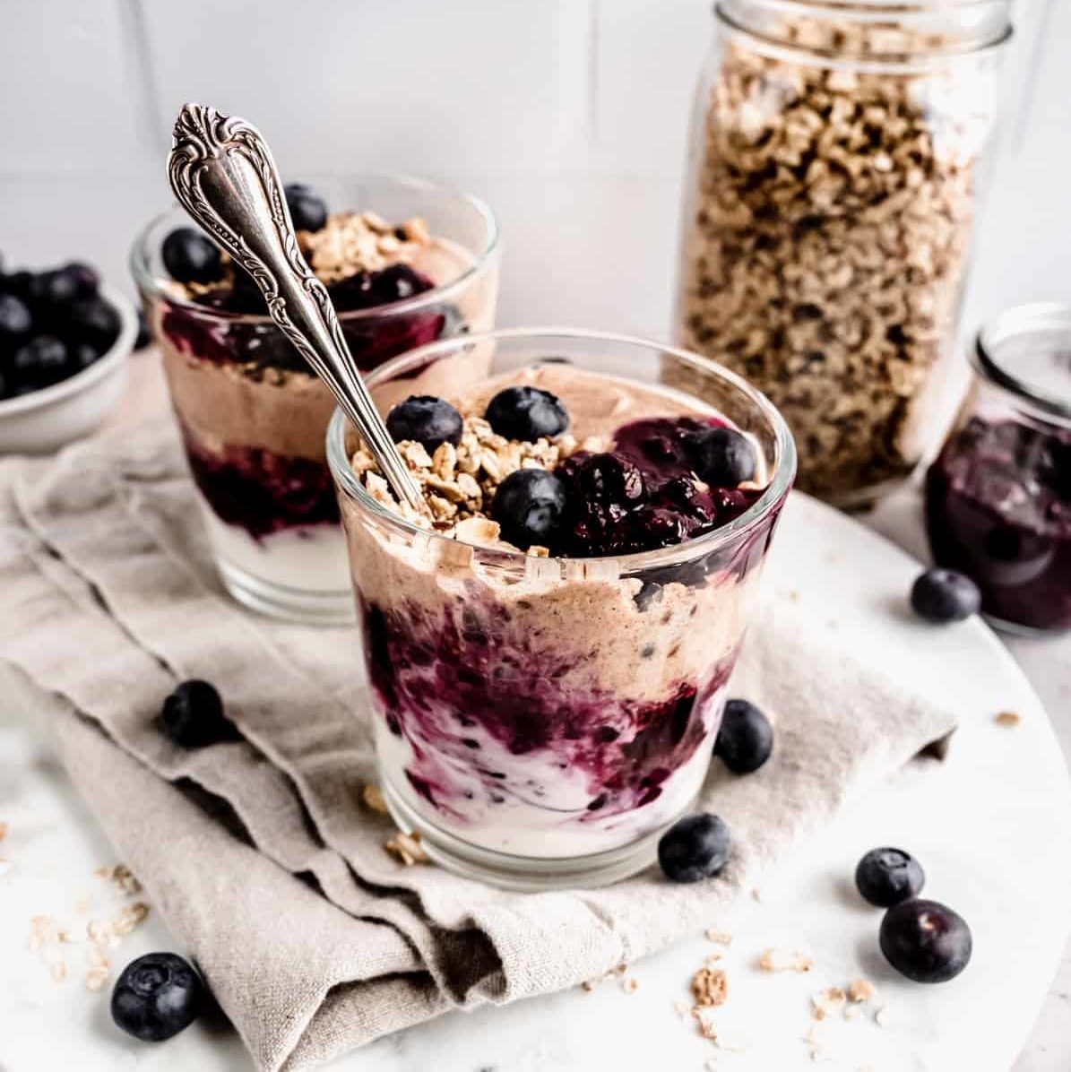 Blueberry Greek Yogurt Breakfast Parfait | Windy City Dinner Fairy