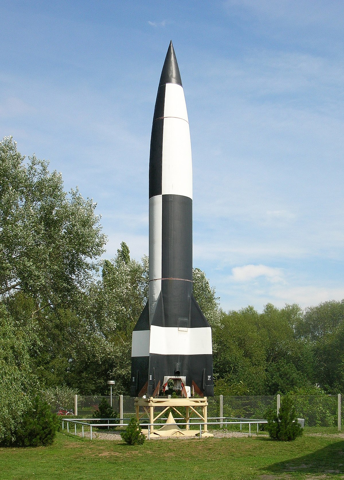 V2 rocket - Wikimedia Commons