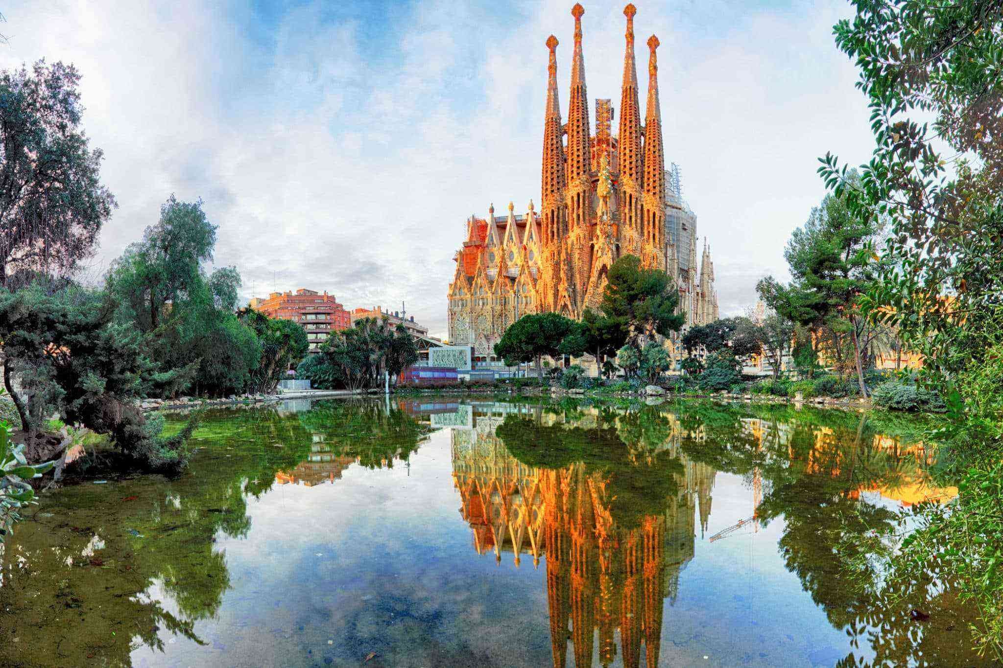 25 Ultimate Things to Do in Barcelona :https://www.fodors.com/world